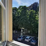 Am Schlosspark , 3*