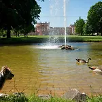 Am Schlosspark , 3*