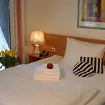 Hotel Am Schlosspark , Wiesbaden