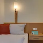 Hotel Am Schlosspark , Wiesbaden