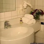 Hotel Am Schlosspark , Wiesbaden