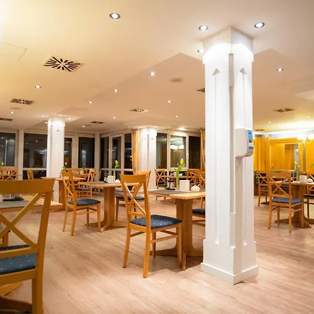 Hotel Am Schlosspark , 3*