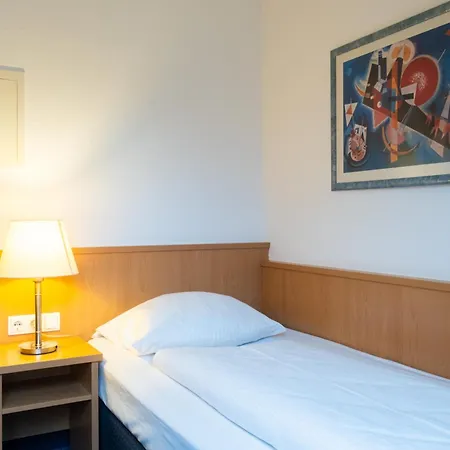 Hotel Am Schlosspark , Wiesbaden