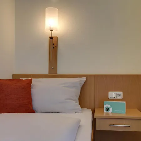 Hotel Am Schlosspark , Wiesbaden