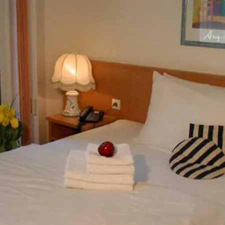 Am Schlosspark , מלון ויסבאדן