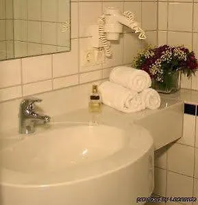 Hotell Am Schlosspark , Wiesbaden