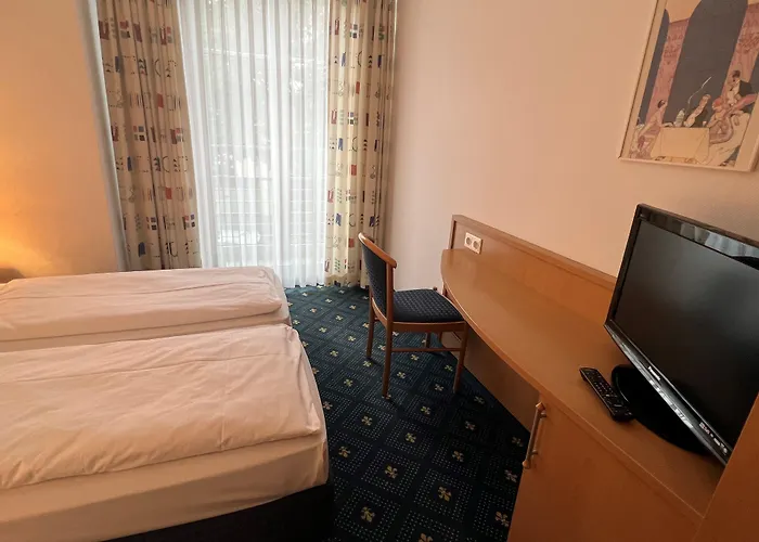 Hotel Am Schlosspark , Wiesbaden