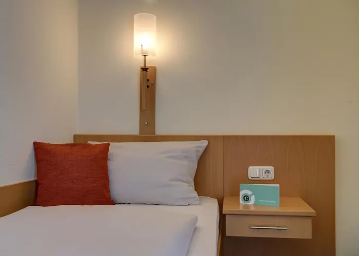 Hotel Am Schlosspark , Wiesbaden